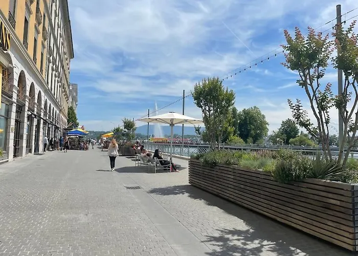 Celui Qui Est Au Centre